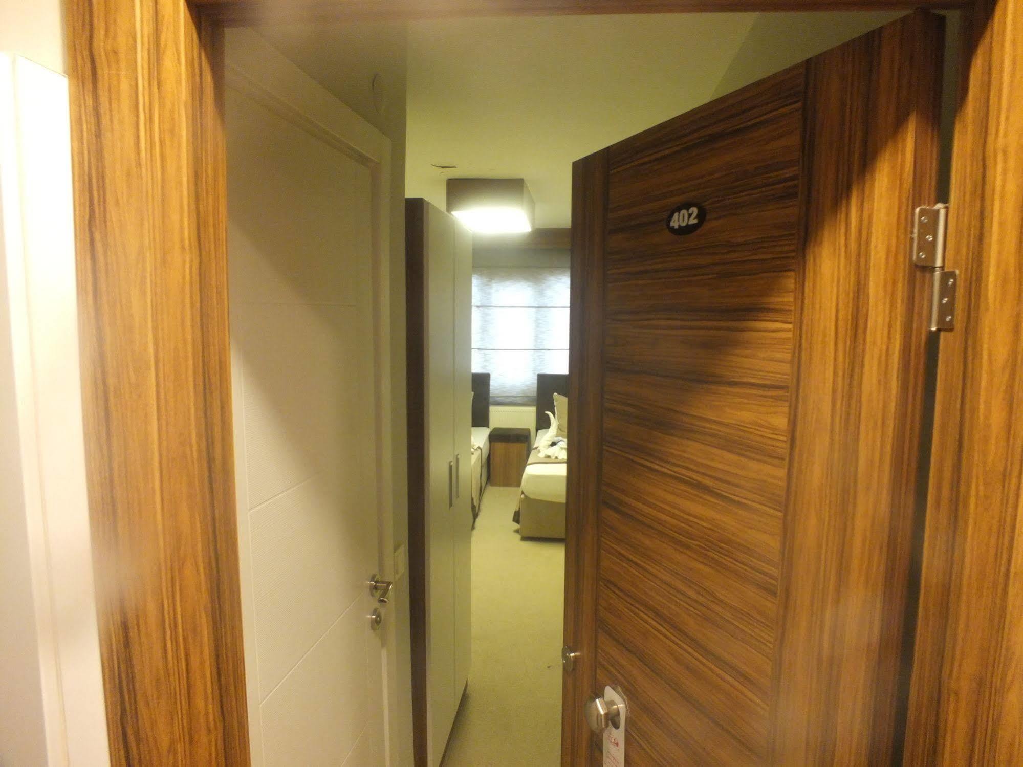 Emirtimes Hotel Kadikoey Istanbul Bagian luar foto
